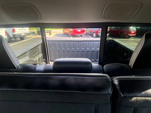 Used 2022 RAM 1500 Laramie AWD/4WD image 34