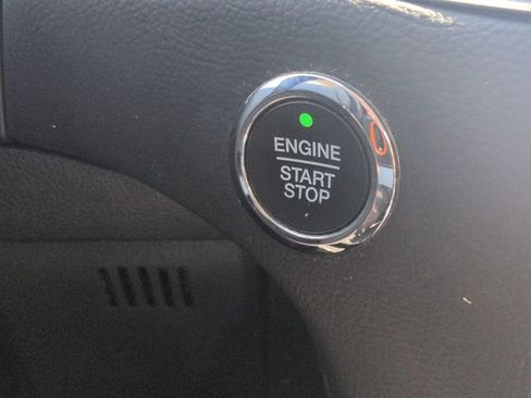 Used 2020 Ford Edge SE FWD image 18