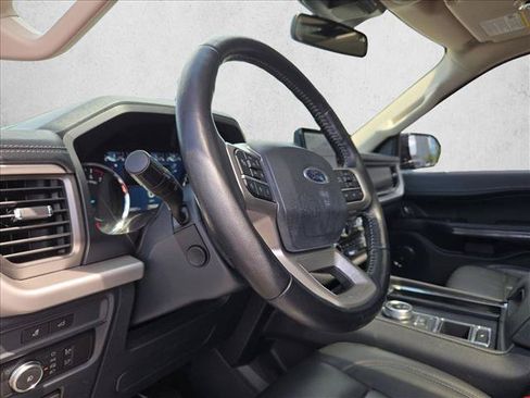 Used 2022 Ford Expedition XLT RWD image 9