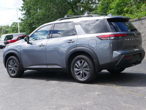 Used 2024 Nissan Pathfinder SV w/ SV Premium Package AWD/4WD image 4