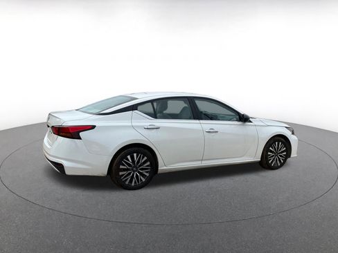 Used 2025 Nissan Altima 2.5 SV image 16