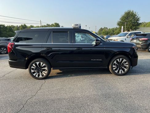 Used 2025 Ford Expedition Platinum w/ Driver's Package AWD/4WD image 4