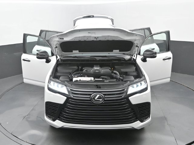 Used 2024 Lexus LX 600 4WD w/ Appearance Package image 33