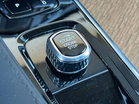 Used 2025 Volvo XC90 B6 Ultra image 29