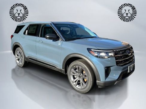 New 2026 Ford Explorer Active w/ Active Comfort Package image 3
