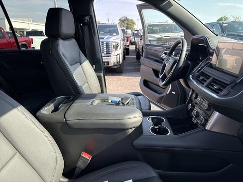 Certified 2024 Chevrolet Tahoe Z71 w/ Luxury Package AWD/4WD image 13