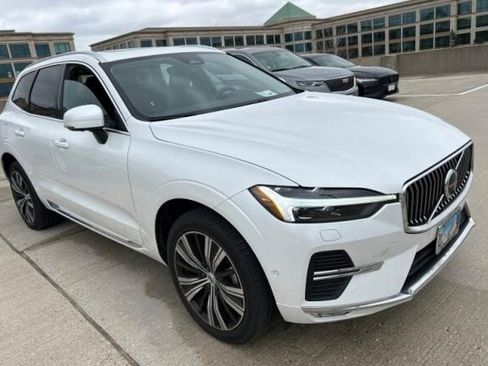 Used 2023 Volvo XC60 B5 Plus w/ Climate Package image 4