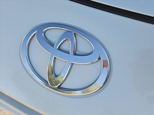 Used 2025 Toyota Prius LE FWD image 30