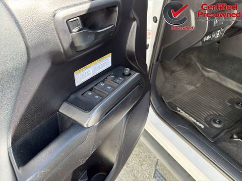 Used 2020 Toyota Tacoma TRD Off-Road AWD/4WD image 46