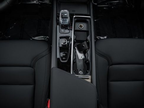 New 2026 Volvo XC60 B5 Plus w/ Protection Package Premier image 27