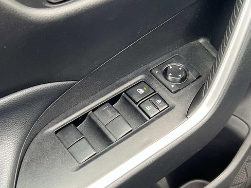 Used 2021 Toyota RAV4 XLE w/ Convenience Package image 18