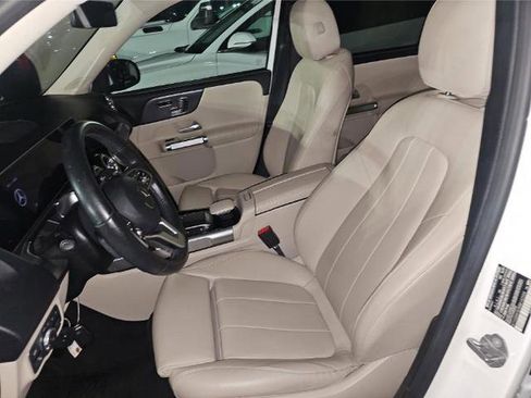 Used 2021 Mercedes-Benz GLB 250 w/ Premium Package image 6