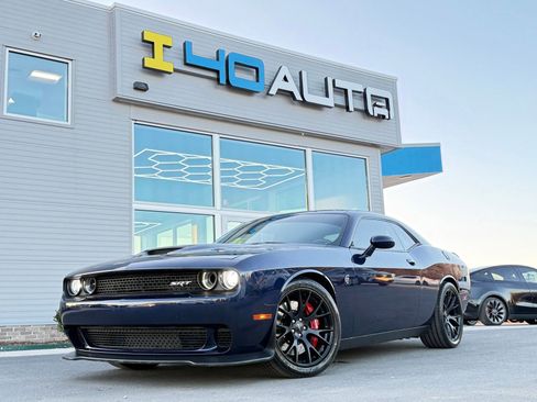 Used 2015 Dodge Challenger SRT Hellcat image 1