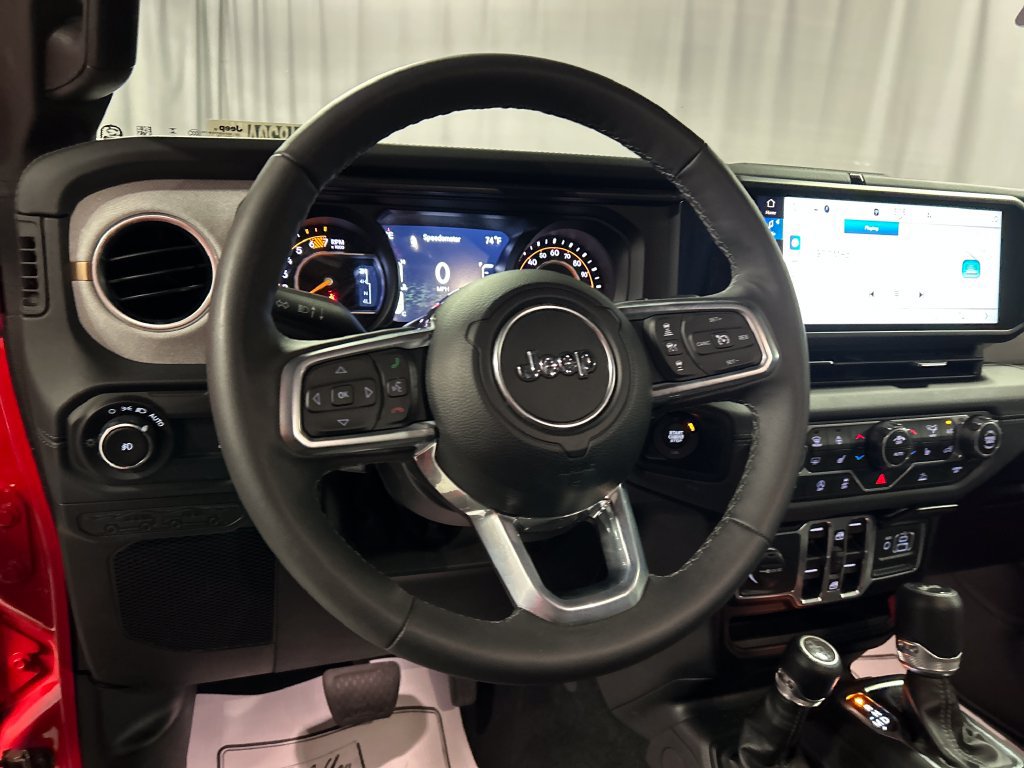 Used 2026 Jeep Wrangler Unlimited Sahara AWD/4WD image 15