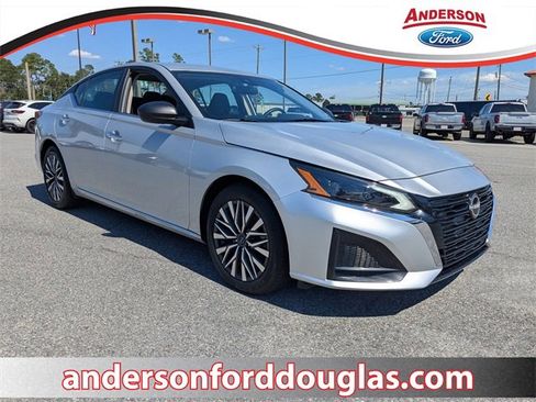 Used 2024 Nissan Altima 2.5 SV image 1