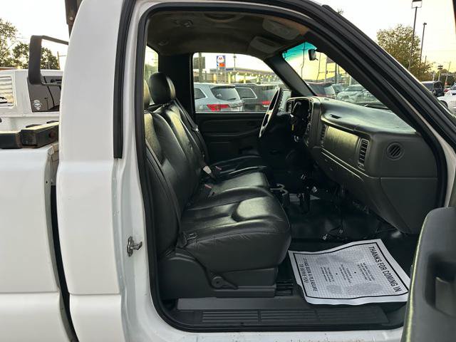 Used 2005 GMC Sierra 2500 W/T w/ Heavy-Duty Power Package RWD image 14