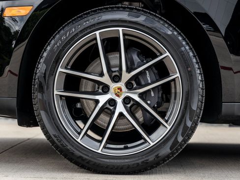 Used 2025 Porsche Macan image 13