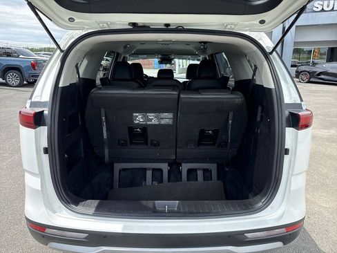 Used 2022 Kia Carnival LX FWD image 17