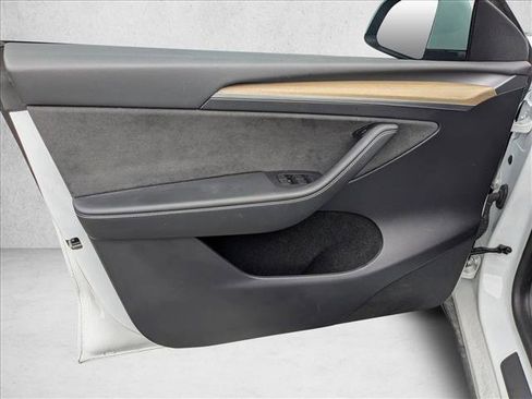 Used 2023 Tesla Model Y Long Range image 11