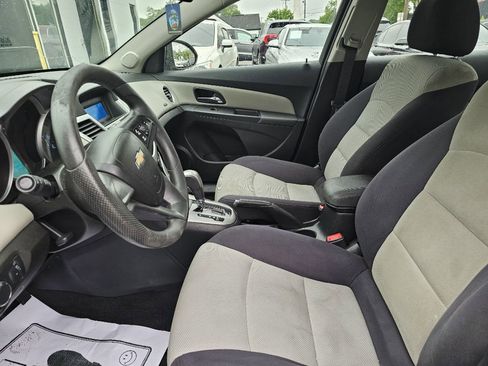 Used 2014 Chevrolet Cruze LS FWD image 16