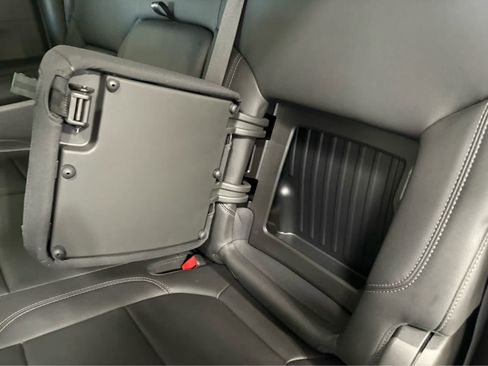Used 2021 Chevrolet Silverado 1500 LT Trail Boss w/ Convenience Package II AWD/4WD image 16