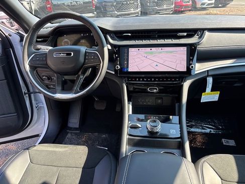 New 2026 Jeep Grand Cherokee Altitude AWD/4WD image 10