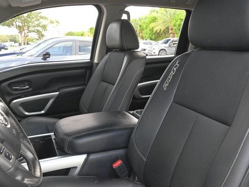 Used 2019 Nissan Titan PRO-4X image 11