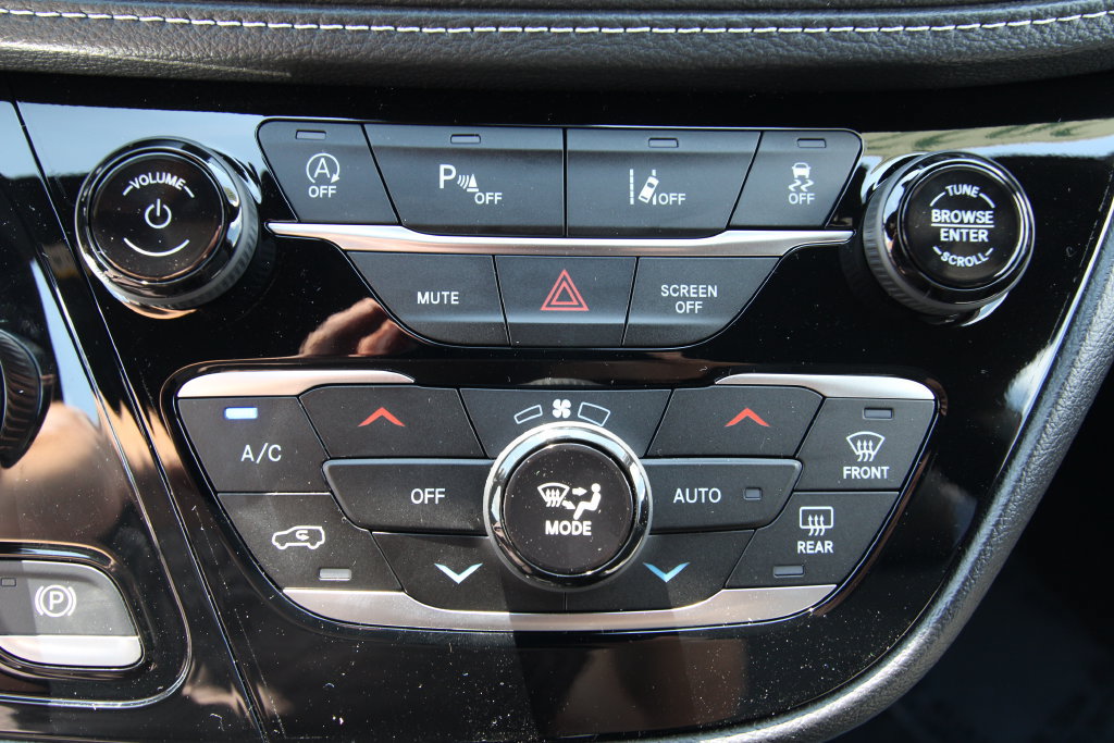 New 2027 Chrysler Pacifica Select AWD/4WD image 28