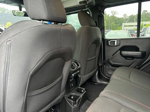 Used 2023 Jeep Wrangler Unlimited Rubicon w/ Cold Weather Group AWD/4WD image 16