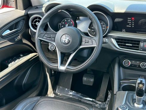 Used 2019 Alfa Romeo Stelvio Ti w/ Nero Edizione AWD/4WD image 17
