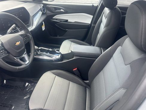 New 2025 Chevrolet Trax LT w/ Driver Confidence Package image 11