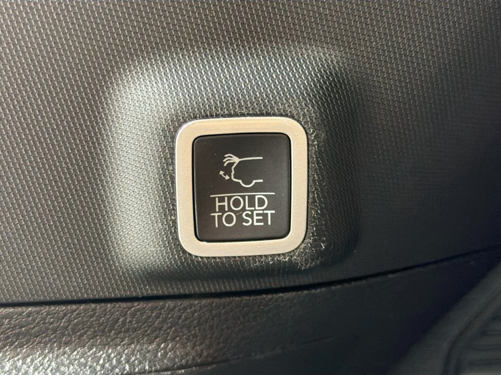 Used 2024 Jeep Grand Cherokee Altitude AWD/4WD image 17