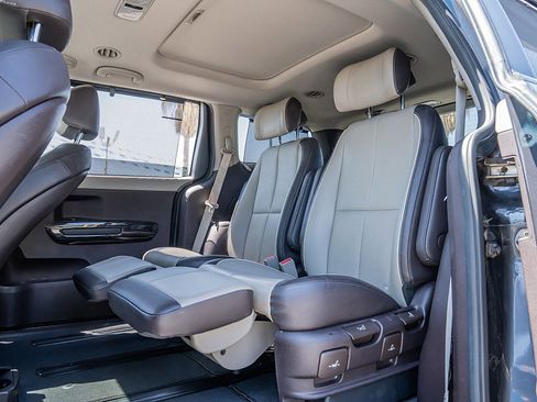 Used 2016 Kia Sedona SX Limited image 15