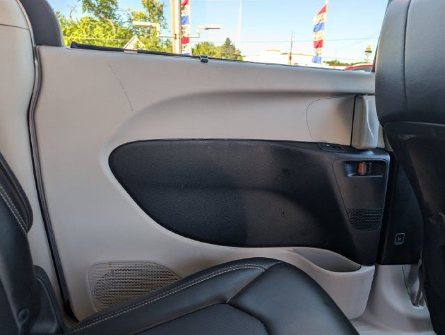 Used 2024 Chrysler Pacifica Touring-L FWD image 14