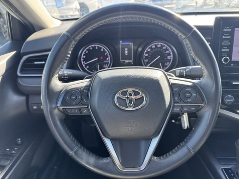 Used 2022 Toyota Camry SE image 12