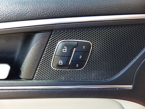 Used 2018 Ford Edge Titanium w/ Equipment Group 301A AWD/4WD image 23
