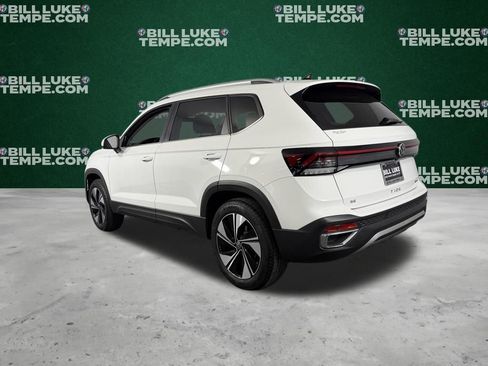 Used 2025 Volkswagen Taos SE w/ Panoramic Sunroof Package image 7