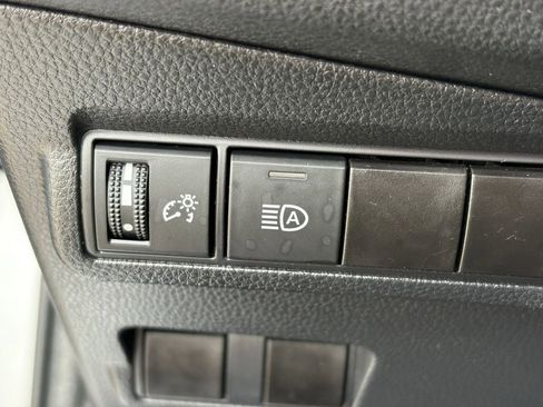 Used 2025 Toyota Corolla Cross LE image 25