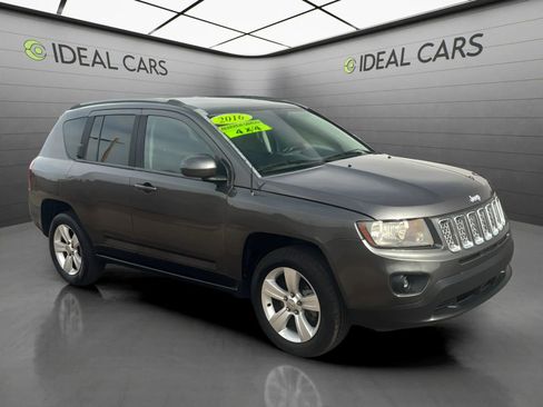 Used 2016 Jeep Compass Latitude AWD/4WD image 3