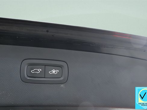 Used 2018 Volvo XC90 T5 Momentum w/ Convenience Package image 30