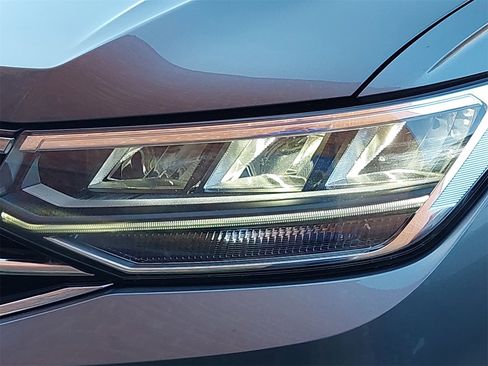 Used 2022 Volkswagen Tiguan SE image 36