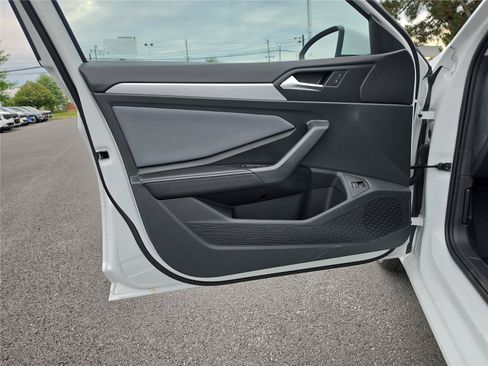 New 2026 Volkswagen Jetta SE FWD image 12