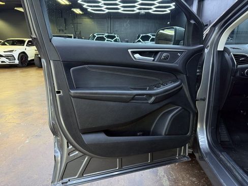 Used 2023 Ford Edge Titanium image 12