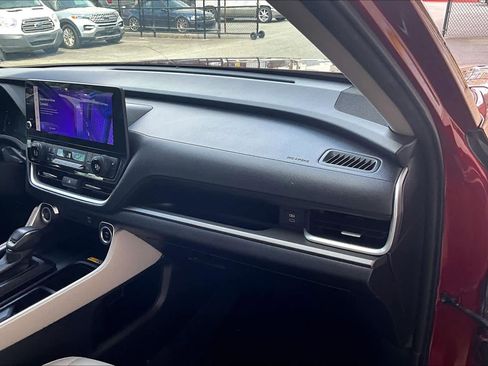 Used 2024 Toyota Grand Highlander XLE image 19