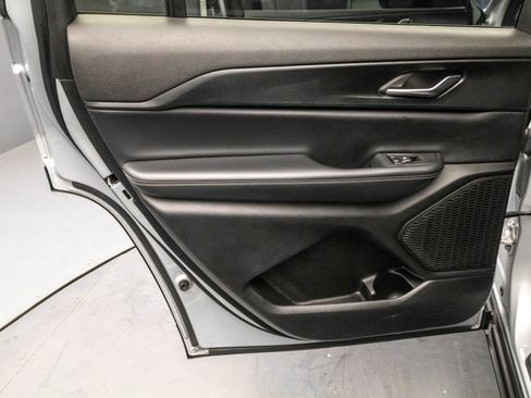 Used 2024 Jeep Grand Cherokee L Laredo image 33