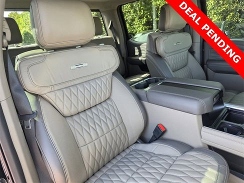 Used 2025 Ford F350 Platinum w/ Platinum Plus Package image 39