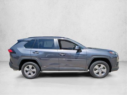 Used 2024 Toyota RAV4 LE AWD/4WD image 4