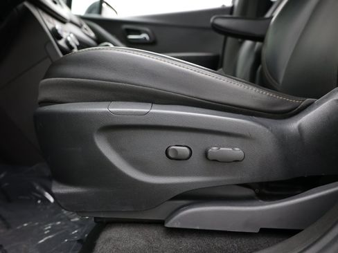 Used 2018 Chevrolet Trax LT w/ LT Convenience Package FWD image 14