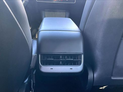 Used 2024 Tesla Model Y 2WD image 33