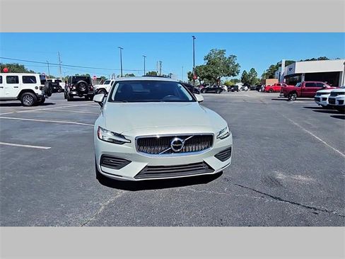 Used 2020 Volvo S60 T5 Momentum image 18